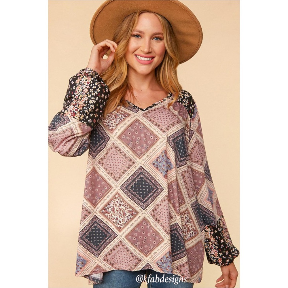 LAST 2! V Neck Bohemian Color Block Bubble Sleeve Knit Top! - Picture 5 of 8